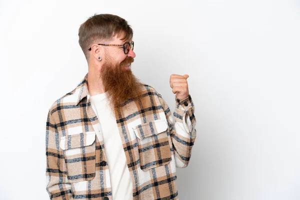 Homem Ruivo Com Barba Longa Isolado Fundo Branco Apontando Para — Fotografia de Stock