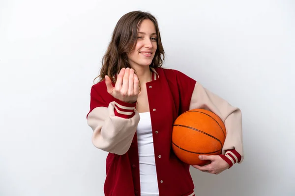Giovane Donna Caucasica Che Gioca Basket Isolato Sfondo Bianco Invitando — Foto Stock
