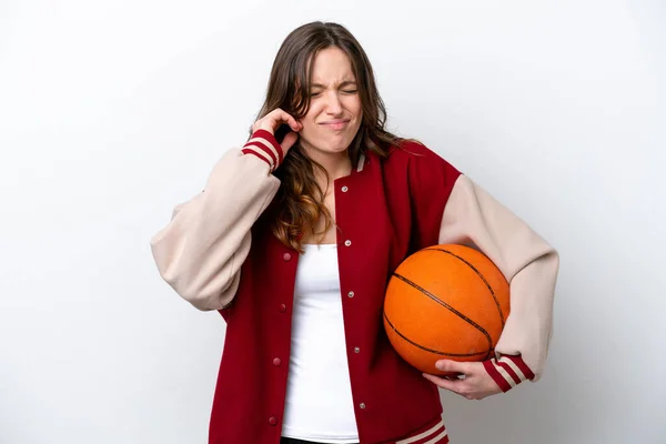 Beyazların Arka Planında Izole Edilmiş Basketbol Oynayan Beyaz Kadın Hayal — Stok fotoğraf