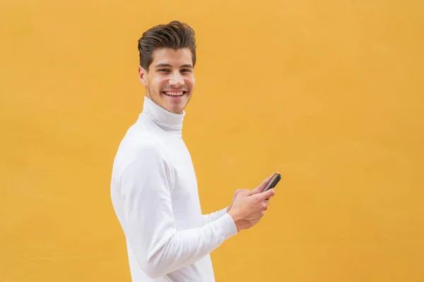 Young Caucasian Man Outdoors Sending Message Email Mobile — Stock Photo, Image