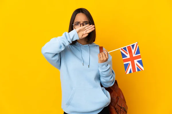 Young Latin Woman Holding United Kingdom Flag Isolated Yellow Background — 스톡 사진