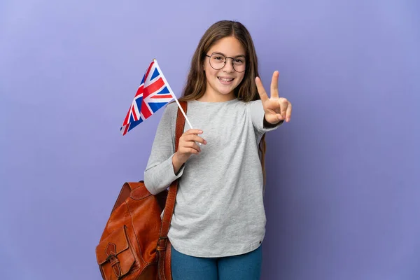 Dítě Držící Britskou Vlajku Nad Izolovaným Pozadím Usmívá Ukazuje Znamení — Stock fotografie