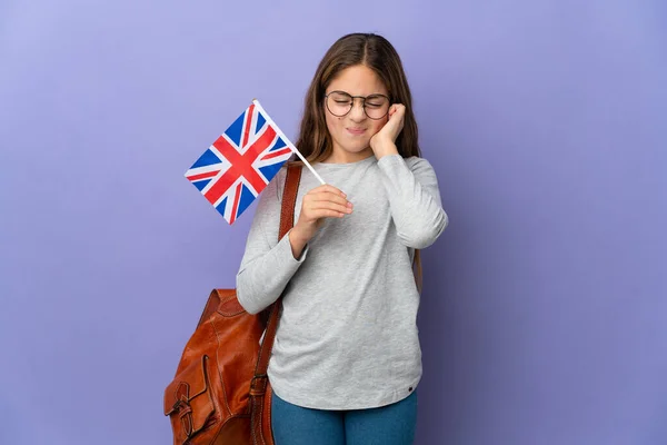 Criança Segurando Uma Bandeira Reino Unido Sobre Fundo Isolado Frustrado — Fotografia de Stock