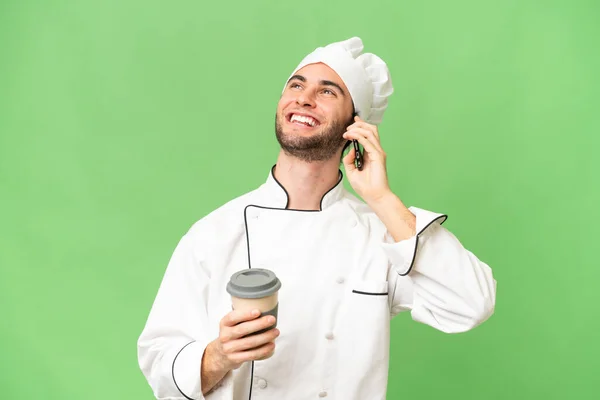 Junger Gutaussehender Koch Mit Kaffee Zum Mitnehmen Und Einem Handy — Stockfoto