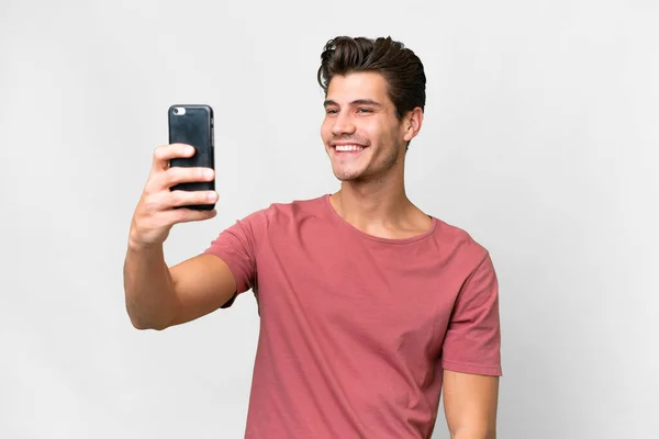Joven Guapo Caucásico Hombre Sobre Aislado Blanco Fondo Haciendo Selfie —  Fotos de Stock