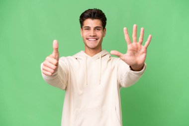 Tecrit edilmiş geçmişi olan beyaz, yakışıklı bir adam. Parmakları olan altı kişi saydım.