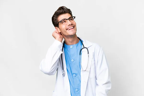 Junger Arzt Mit Isoliertem Weißen Hintergrund Denkt Sich Eine Idee — Stockfoto