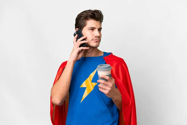 Super Hero Kaukasische Man Geïsoleerde Witte Achtergrond Met Koffie Mee — Stockfoto