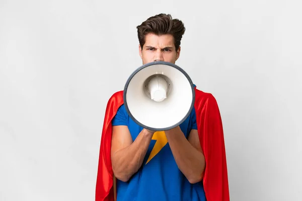 Супергерой Белый Человек Изолированном Белом Фоне Кричащий Через Мегафон — стоковое фото