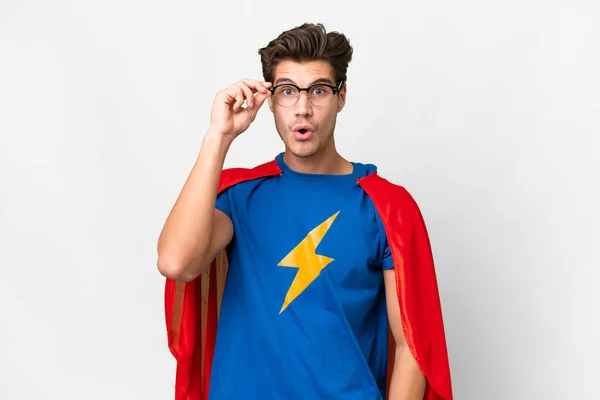 Süper Kahraman Beyaz Tenli Gözlüklü Şaşırmış Bir Adam — Stok fotoğraf