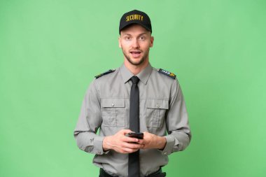 İzole edilmiş bir geçmişi olan beyaz bir adam şaşırdı ve bir mesaj gönderdi.