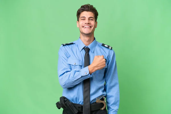 Jovem Policial Sobre Fundo Isolado Celebrando Uma Vitória — Fotografia de Stock