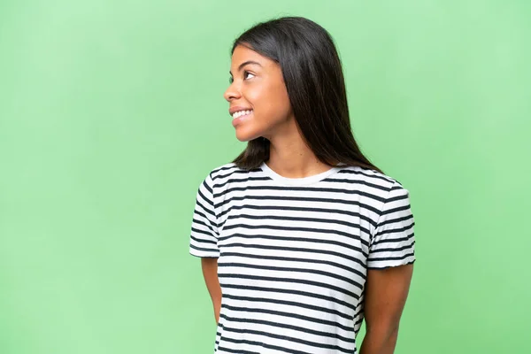 Young African American Woman Isolated Background Looking Side Smiling — Stock Photo, Image