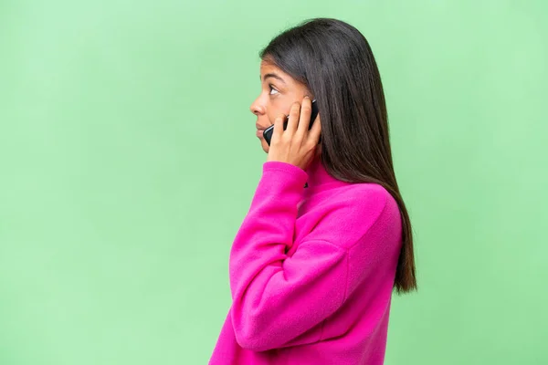 Giovane Donna Afroamericana Sfondo Isolato Mantenere Una Conversazione Con Telefono — Foto Stock