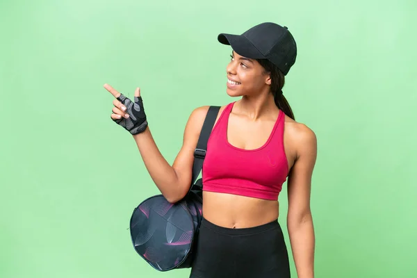 Молодой Спорт Африканская Американка Спортивной Сумкой Изолированном Фоне Указывая Пальцем — стоковое фото