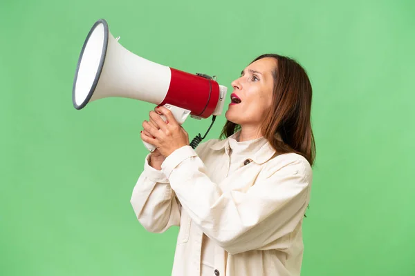 Middle Aged Caucasian Woman Isolated Background Shouting Megaphone Announce Something — Stock Photo, Image