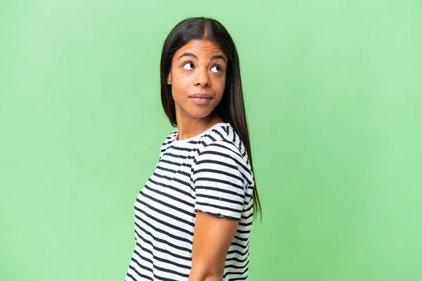 Ung Afrikansk Amerikansk Kvinna Över Isolerad Bakgrund Porträtt — Stockfoto