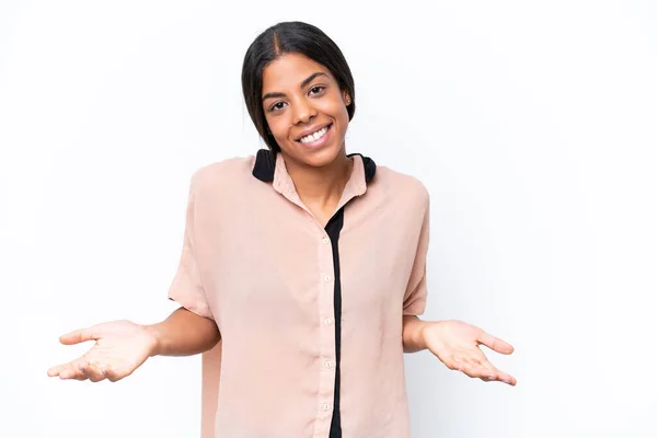 Junge Afroamerikanerin Isoliert Auf Weißem Hintergrund Glücklich Und Lächelnd — Stockfoto