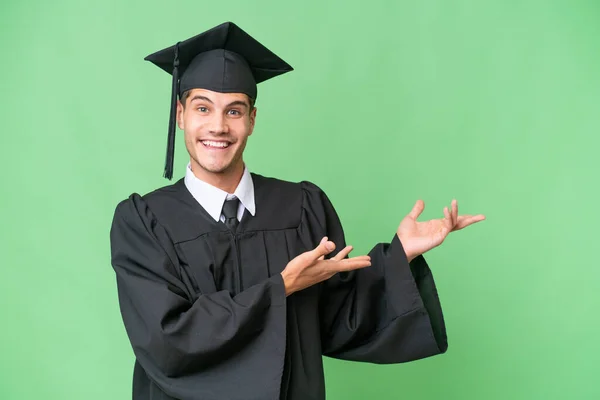 Junger Universitätsabsolvent Kaukasischer Mann Mit Isoliertem Hintergrund Der Die Hände — Stockfoto