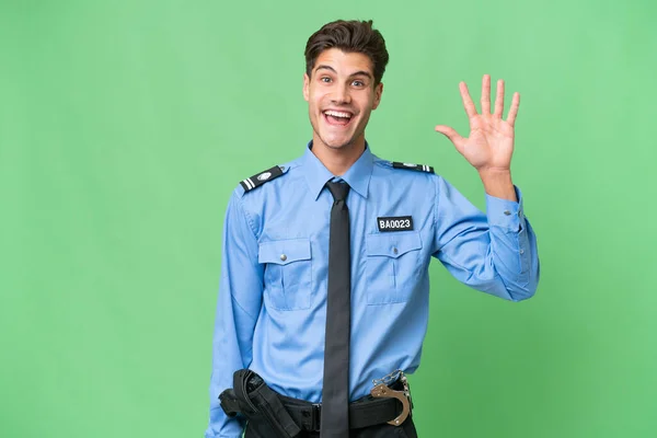 Soyutlanmış Arka Planda Genç Bir Polis Mutlu Bir Ifadeyle Selamlıyor — Stok fotoğraf
