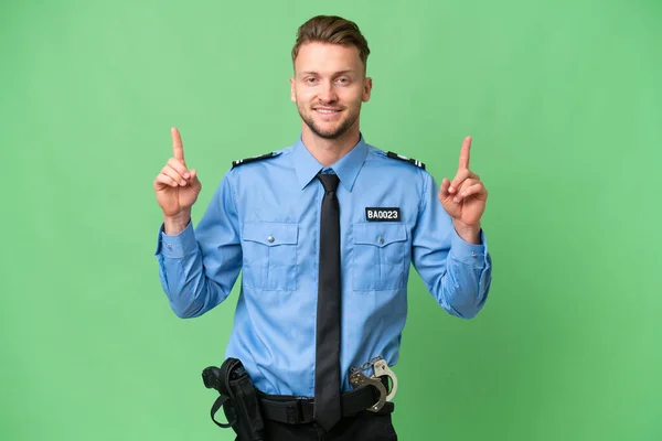 Młody Policjant Odosobnionym Pochodzeniem Wskazuje Świetny Pomysł — Zdjęcie stockowe