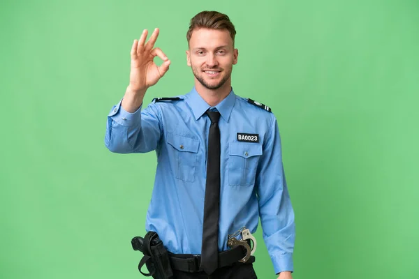 Zole Edilmiş Arka Planda Genç Bir Polis Var Parmaklarıyla Işaret — Stok fotoğraf