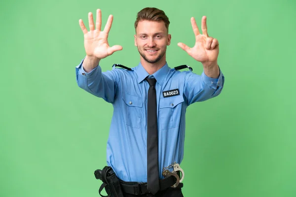 Jonge Politieman Geïsoleerde Achtergrond Tellen Acht Met Vingers — Stockfoto