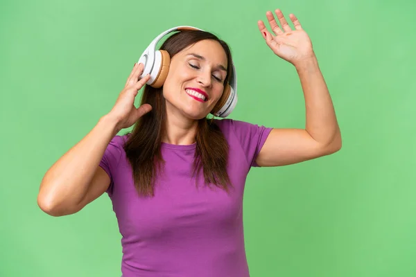 Middle Aged Caucasian Woman Isolated Background Listening Music Dancing — Stock Photo, Image
