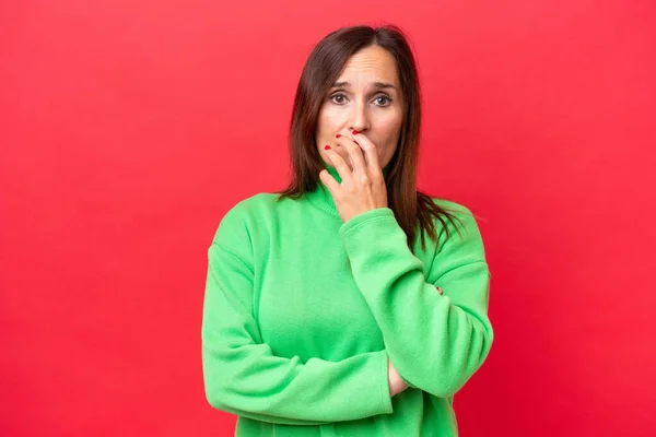 Middle Aged Caucasian Woman Isolated Red Background Surprised Shocked While — Stock Photo, Image