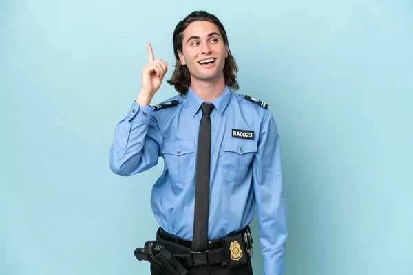 Молодий Поліцейський Кавказький Чоловік Ізольований Синьому Фоні Маючи Намір Реалізувати — стокове фото