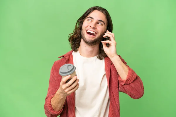 Mladý Pohledný Muž Nad Izolovaným Pozadím Který Vezme Kávu Bude — Stock fotografie