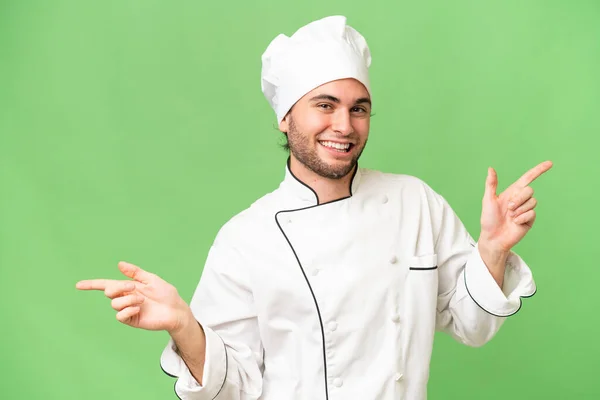 Junge Gut Aussehende Koch Mann Über Isolierten Hintergrund Zeigt Mit — Stockfoto