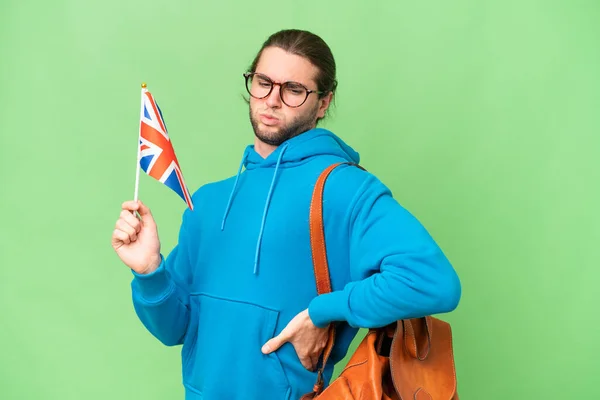Mladý Pohledný Muž Drží Vlajku Spojeného Království Nad Izolované Pozadí — Stock fotografie