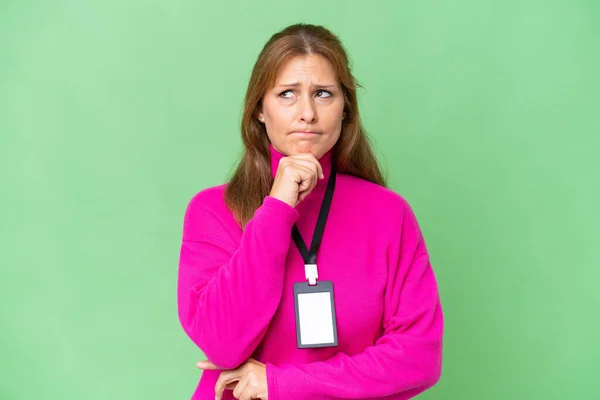 Middle Aged Caucasian Woman Card Isolated Background Having Doubts Thinking — Stock Photo, Image