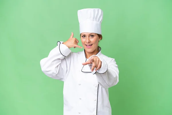 Mujer Chef Mediana Edad Sobre Fondo Aislado Haciendo Gesto Teléfono —  Fotos de Stock
