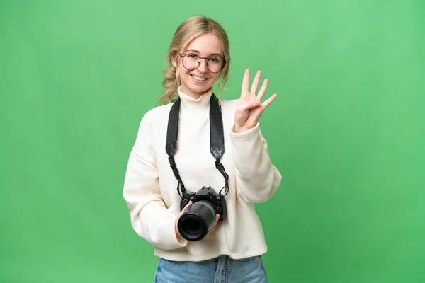 Молодой Фотограф Английская Женщина Изолированном Фоне Счастливы Подсчет Четырех Пальцами — стоковое фото