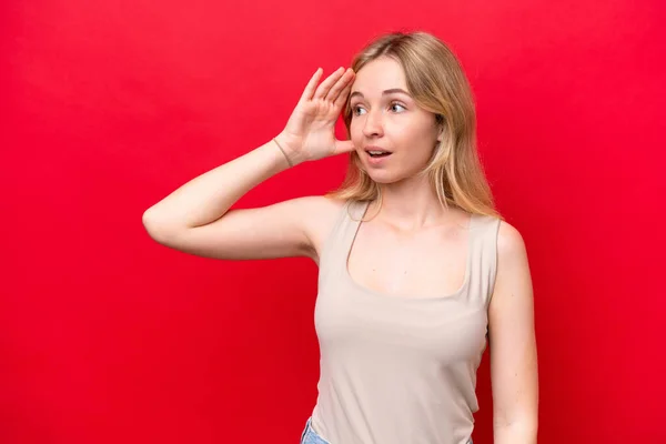 Young English Woman Isolated Red Background Surprise Expression While Looking —  Fotos de Stock