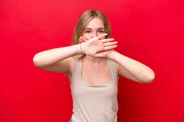 Jong Engels Vrouw Geïsoleerd Rode Achtergrond Maken Stop Gebaar Met — Stockfoto