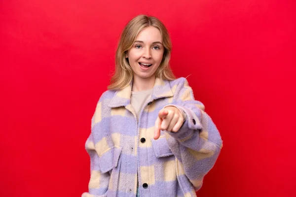 Young English Woman Isolated Red Background Surprised Pointing Front — Foto Stock