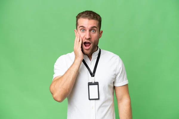 Young Caucasian Man Card Isolated Green Chroma Background Surprise Shocked — Stock Photo, Image