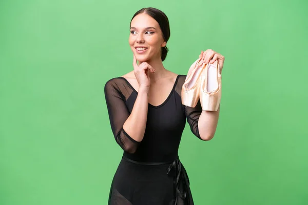 Giovane Donna Caucasica Che Pratica Balletto Sfondo Isolato Pensando Idea — Foto Stock