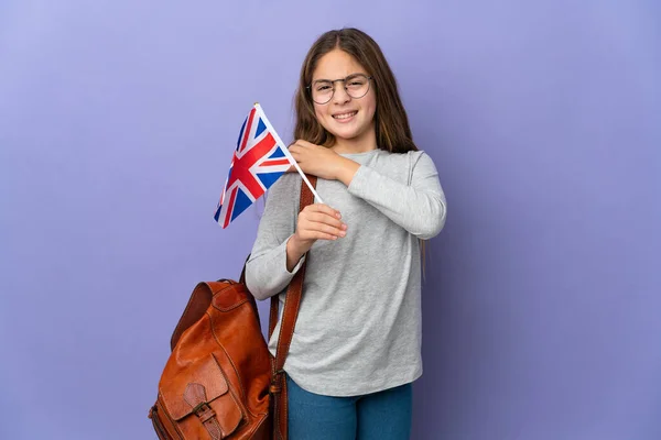 Dítě Držící Vlajku Spojeného Království Nad Izolovaným Pozadím Trpící Bolestí — Stock fotografie