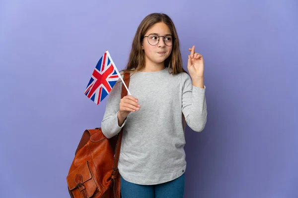 Dziecko Trzymające Flagę Zjednoczonego Królestwa Odosobnionym Tle Trzymające Kciuki Życzące — Zdjęcie stockowe