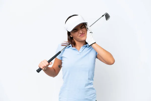 年轻的高加索女人在白色背景下打高尔夫球时头痛 — 图库照片