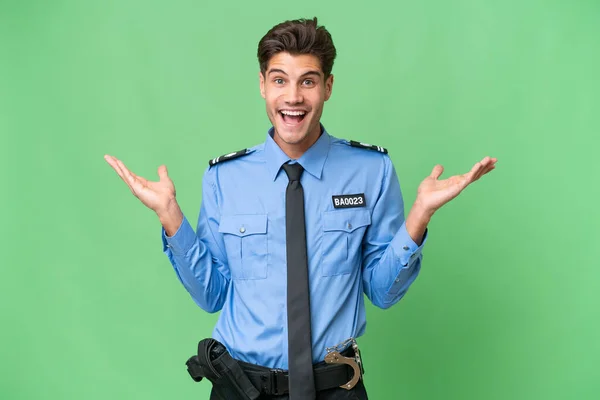 Молодий Поліцейський Над Ізольованим Тлом Шокованим Виразом Обличчя — стокове фото
