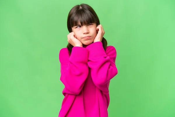 Malá Kavkazská Dívka Přes Izolované Pozadí Frustrované Zakrývající Uši — Stock fotografie