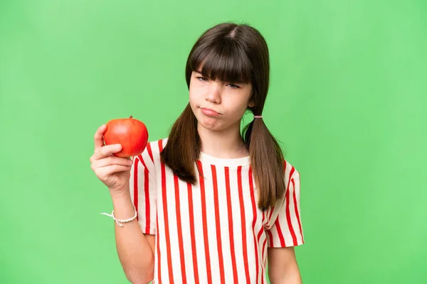 Kleines Kaukasisches Mädchen Hält Einen Apfel Mit Traurigem Gesichtsausdruck Über — Stockfoto
