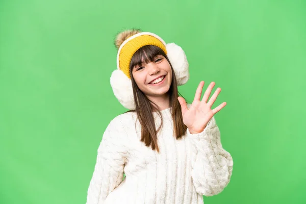Kleines Kaukasisches Mädchen Trägt Wintermützen Über Isoliertem Hintergrund Und Zählt — Stockfoto