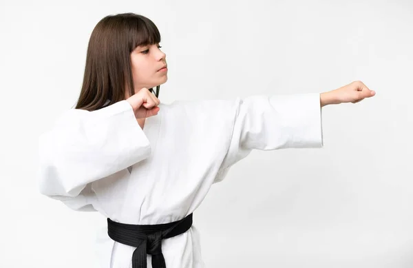 Malá Kavkazská Dívka Přes Izolované Bílé Pozadí Dělá Karate — Stock fotografie