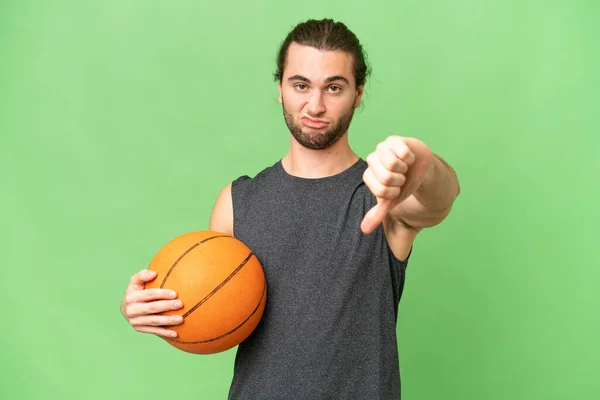 Joven Jugador Baloncesto Hombre Sobre Fondo Aislado Mostrando Pulgar Hacia —  Fotos de Stock